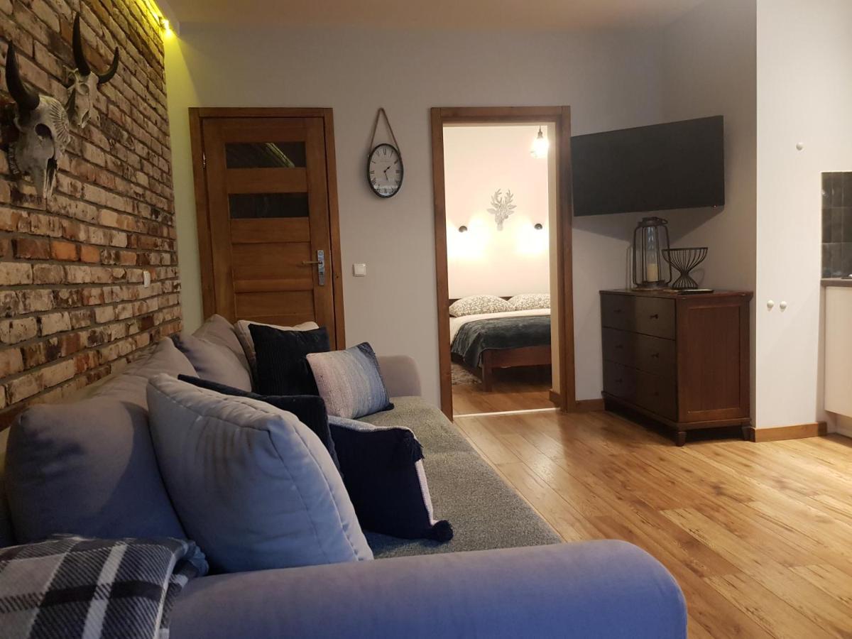 Apartment 33