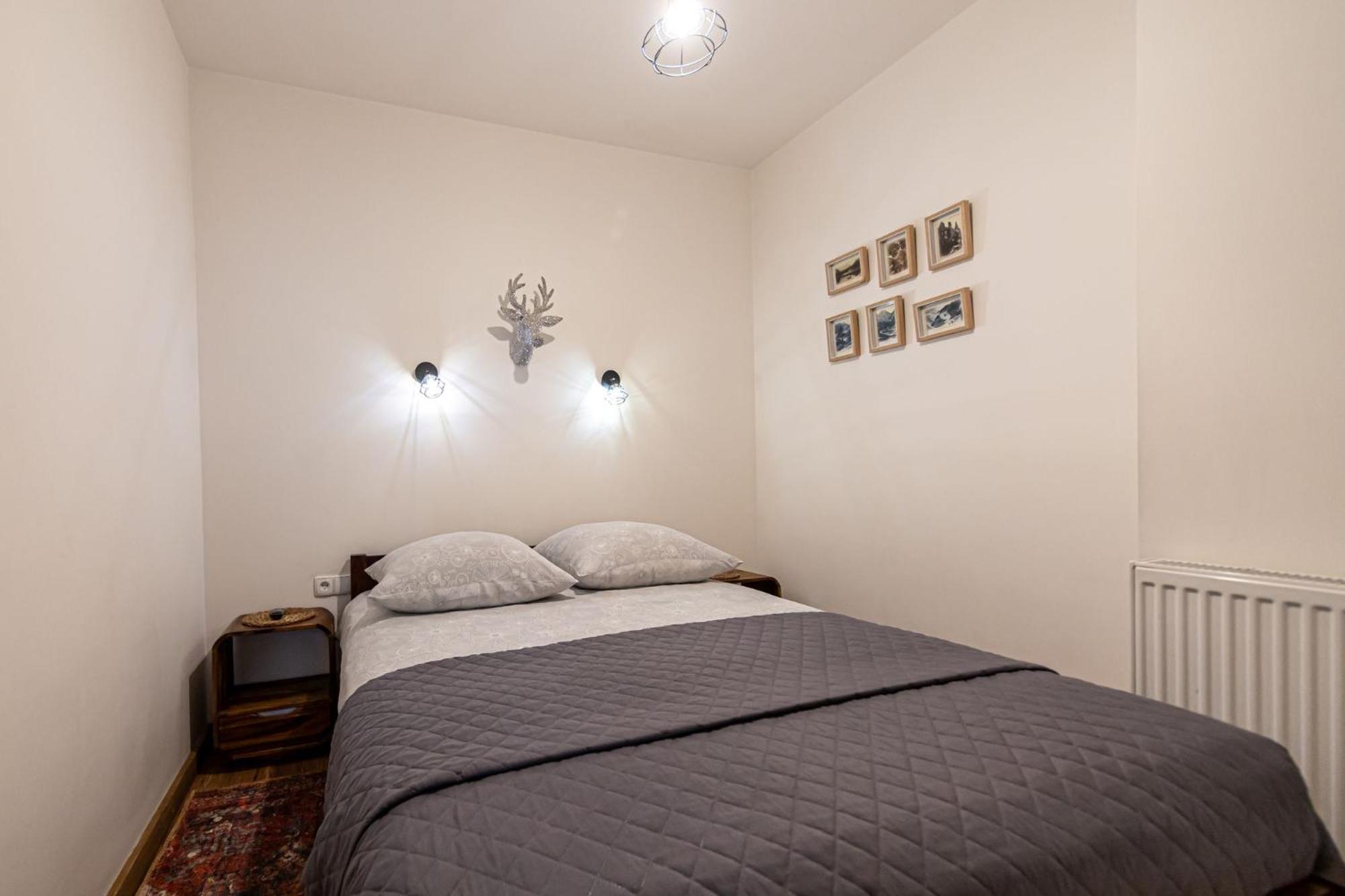 Apartment 33 *