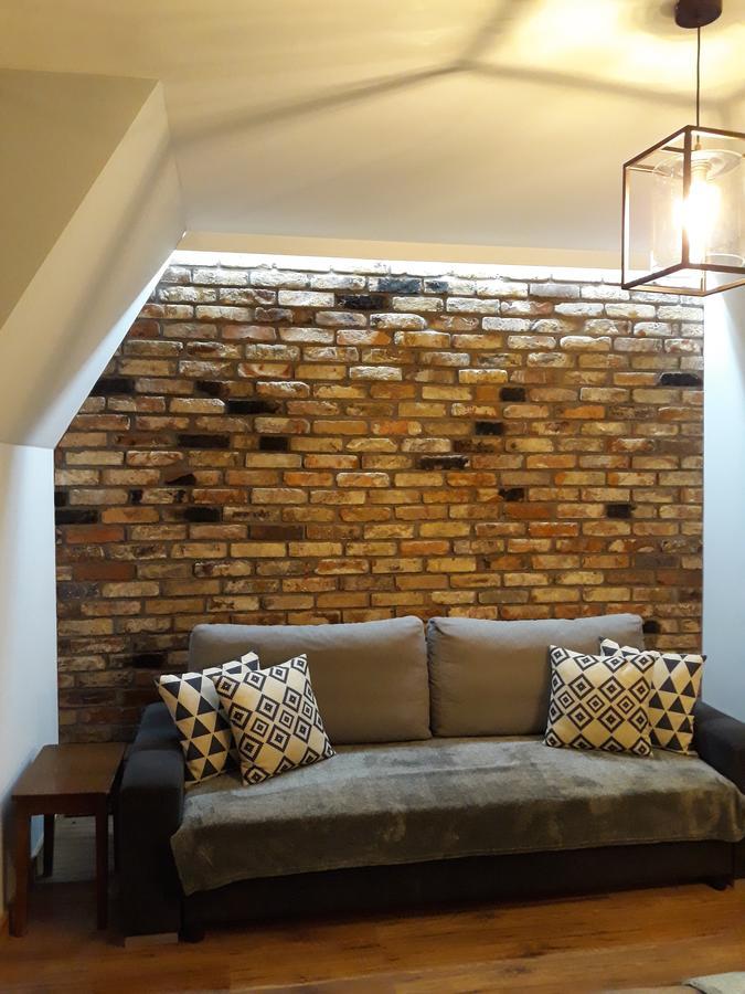 Apartment 33 *